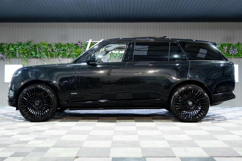 Land Rover Range Rover view 2
