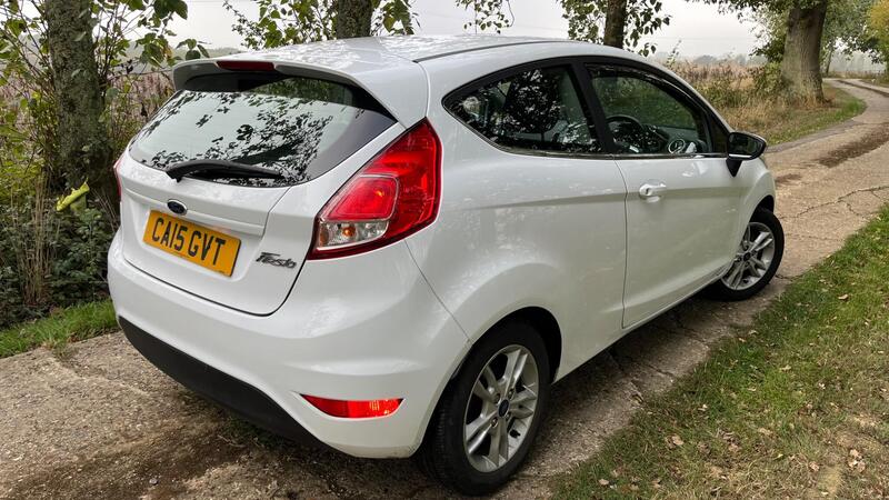 2015 Ford Fiesta — photo 9