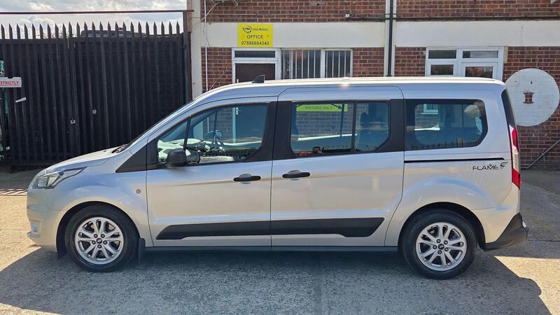 Ford Grand Tourneo Connect view 6
