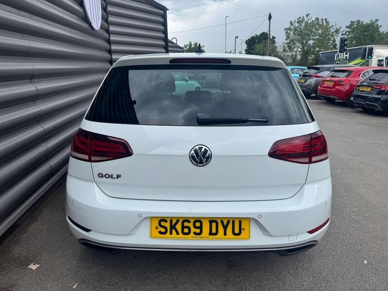 Volkswagen Golf view 4