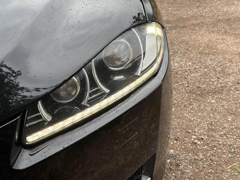Jaguar XF view 22