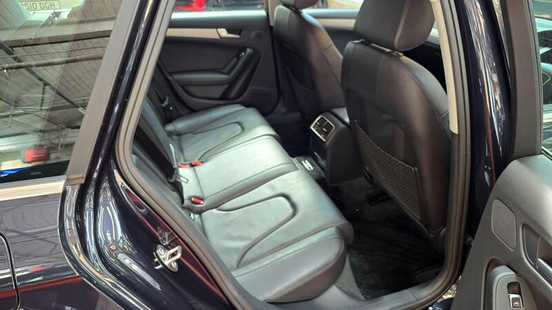 Audi A4 Avant view 6