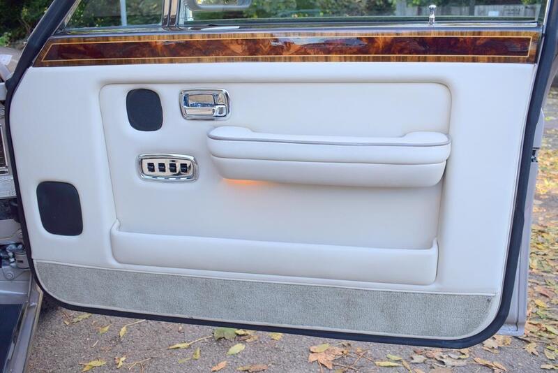 Rolls-Royce Silver Spirit view 7