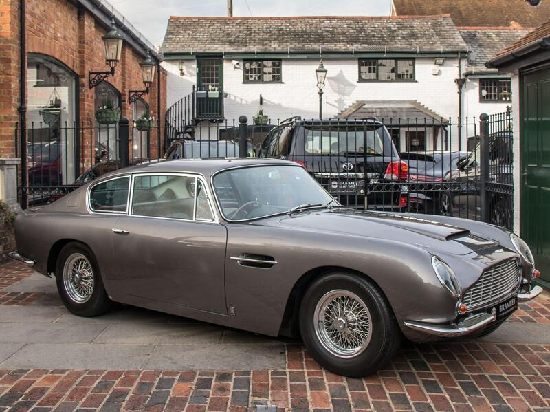 Aston Martin DB6 view 4