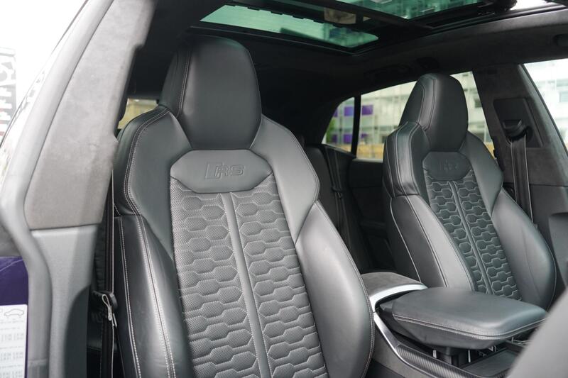 Audi RS Q8 view 3