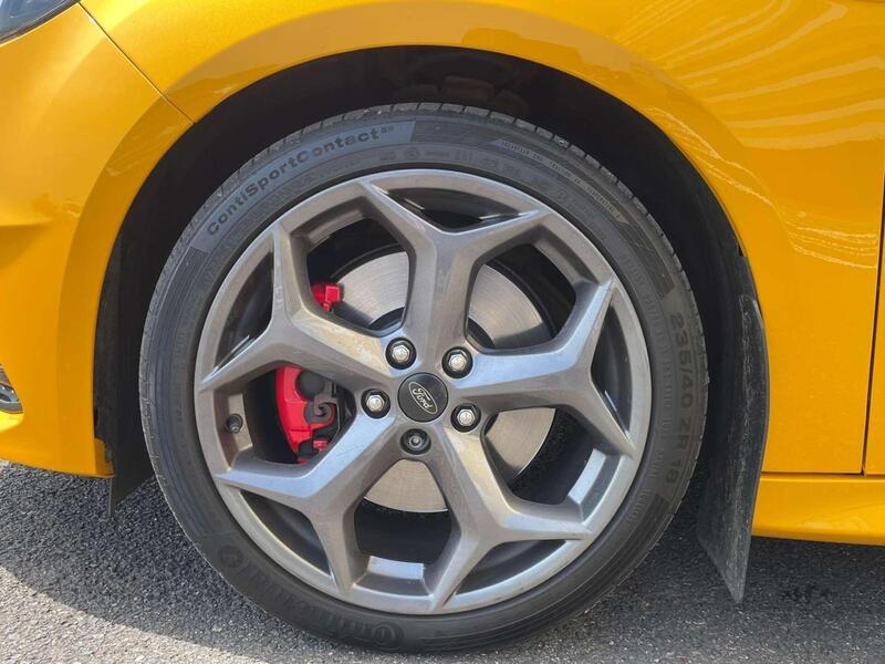 Ford Focus view 3