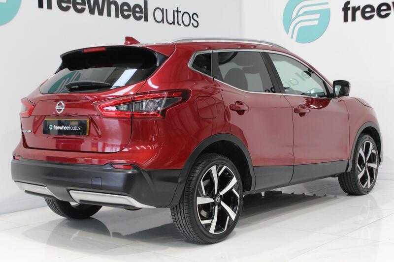 2017 Nissan Qashqai in Red — image 11 of 70