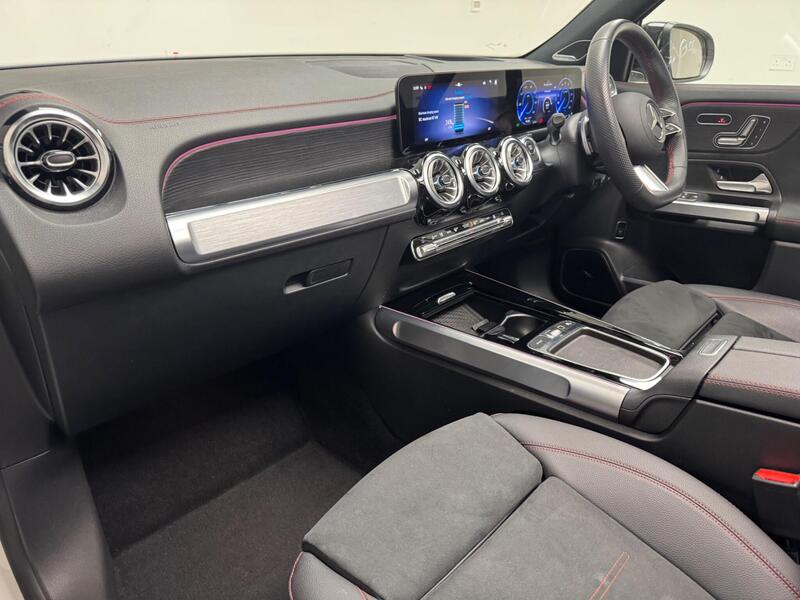 Mercedes-Benz 300 view 7