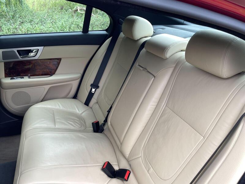 Jaguar XF view 35