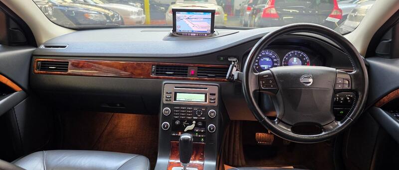 Volvo V70 view 5