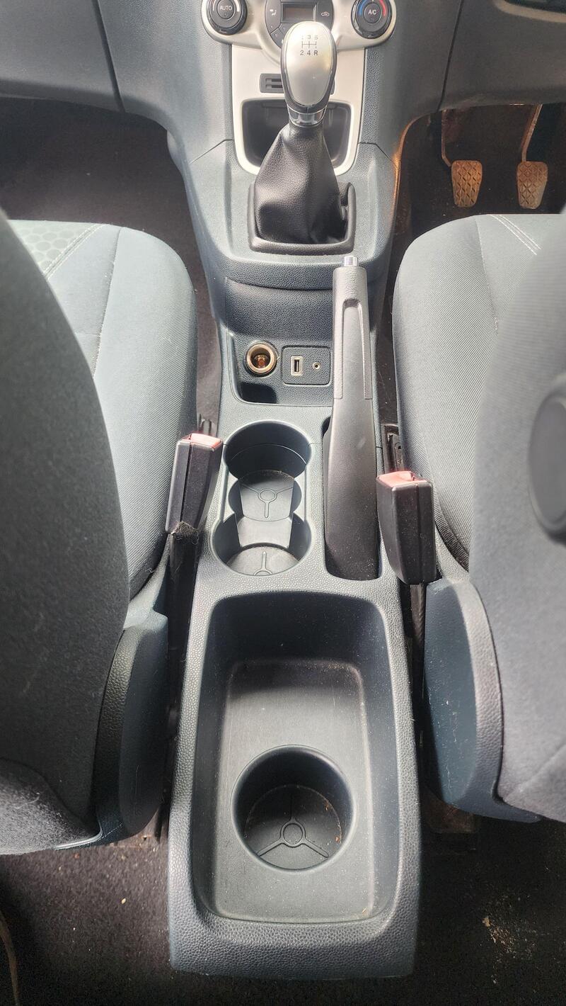 2012 Ford Fiesta — photo 25