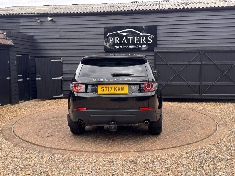 Land Rover Discovery Sport view 3