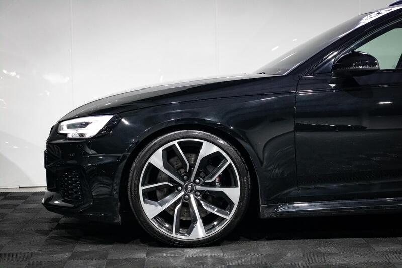 Audi RS4 view 6