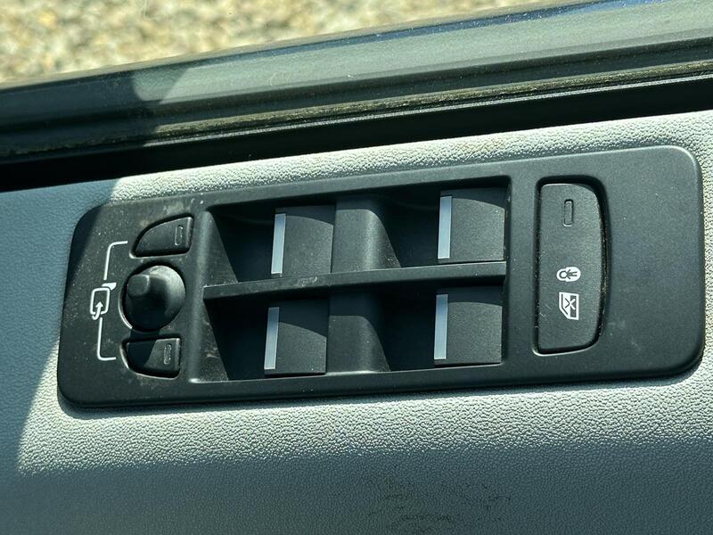Land Rover Discovery Sport view 28