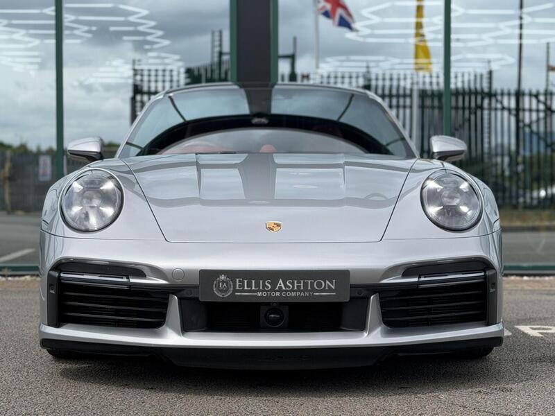 Porsche 911 view 7