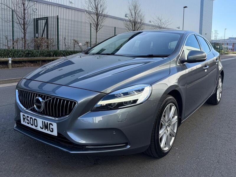 Volvo V40 — photo 1