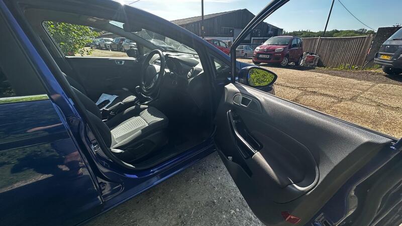 2014 Ford Fiesta — photo 7