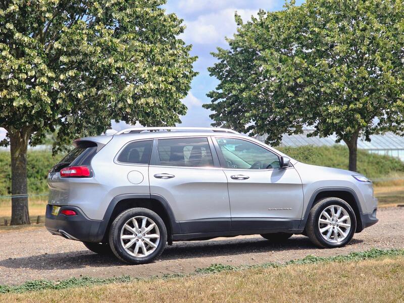 Jeep Cherokee view 4