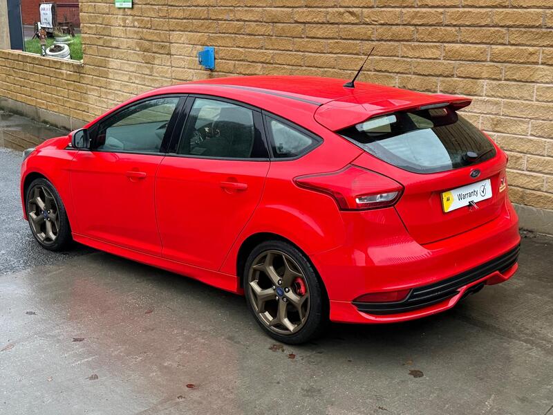 Ford Focus view 3