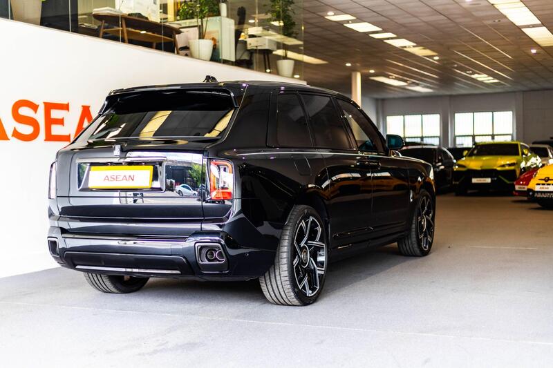 Rolls-Royce Cullinan view 6