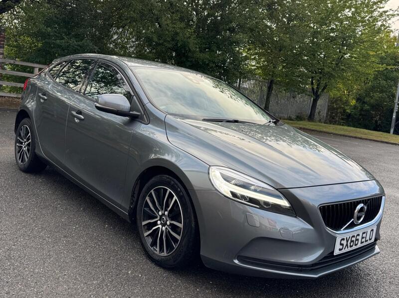 Volvo V40 view 2