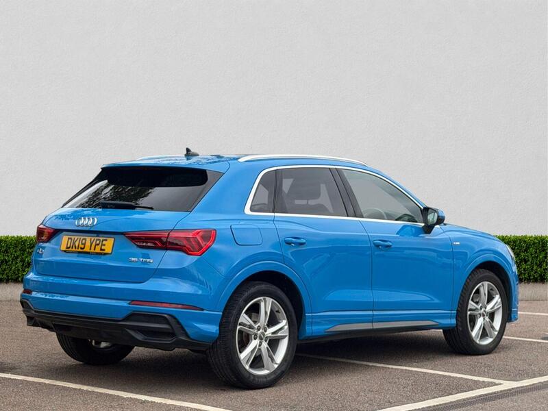 Audi Q3 view 7