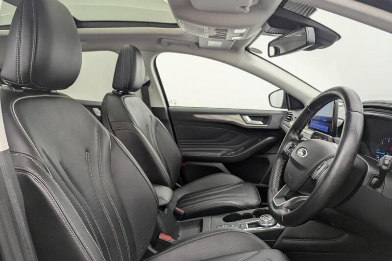 Ford Focus view 3