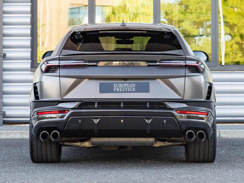 Lamborghini Urus view 4