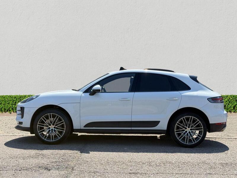Porsche Macan view 4