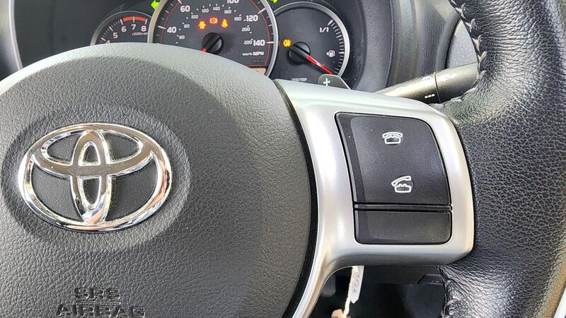 2012 Toyota Yaris — photo 27