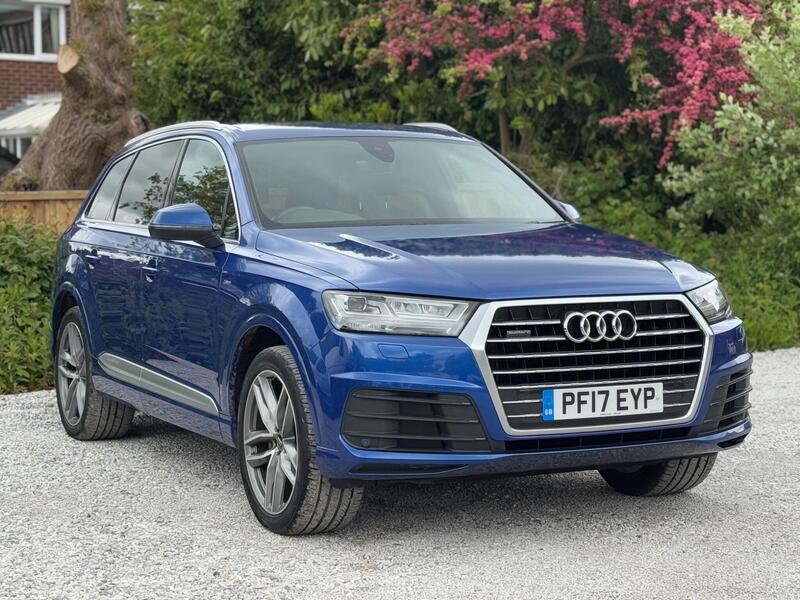 Audi Audi Q7 view 4