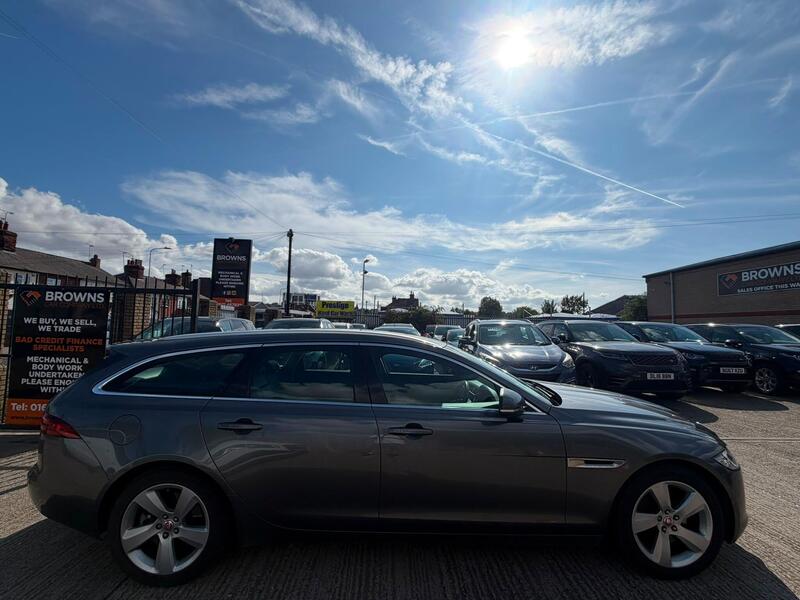 Jaguar XF view 7