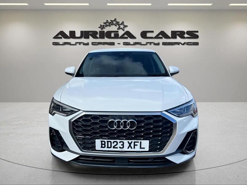 Audi Q3 view 3
