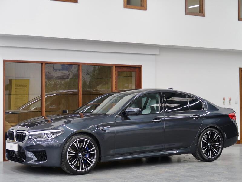 BMW M5 view 3