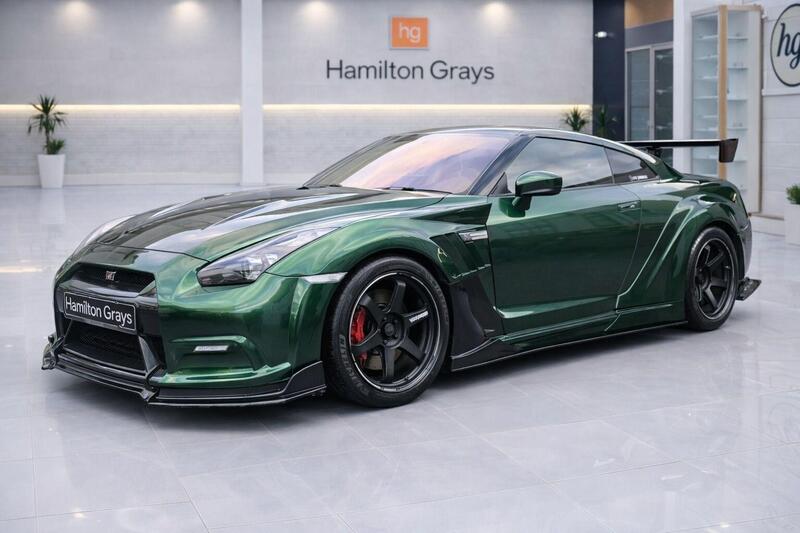 Nissan GT-R view 5