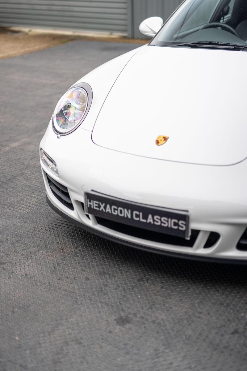 Porsche 911 view 5