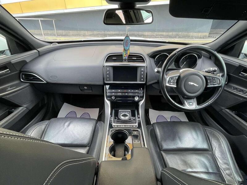 Jaguar Xe view 2