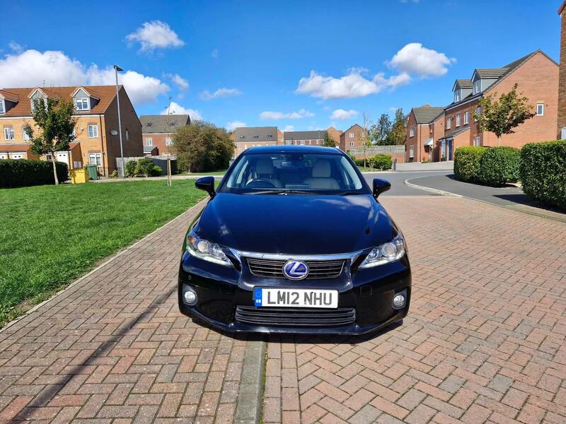 Lexus CT — photo 1