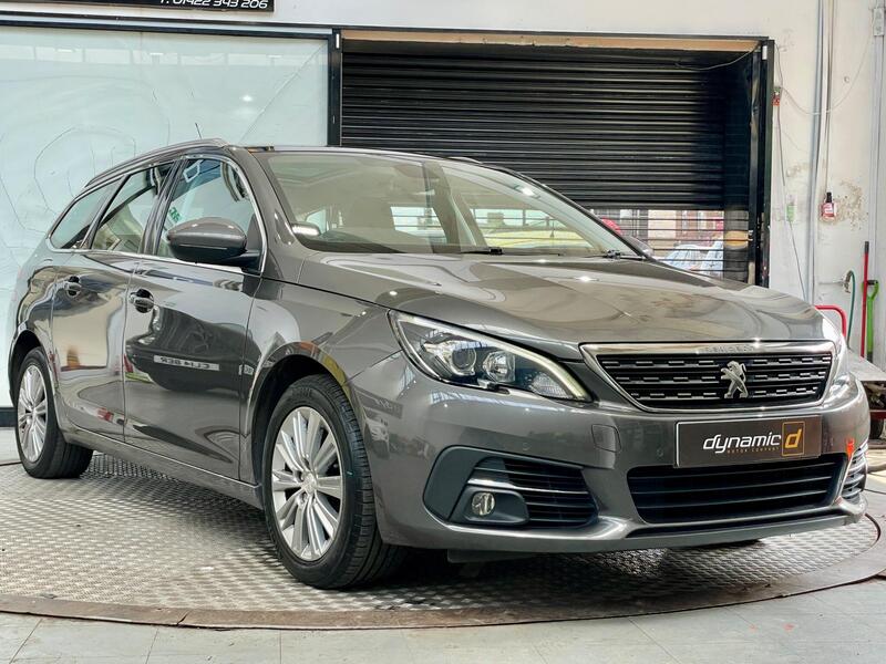 Peugeot 308 SW view 2