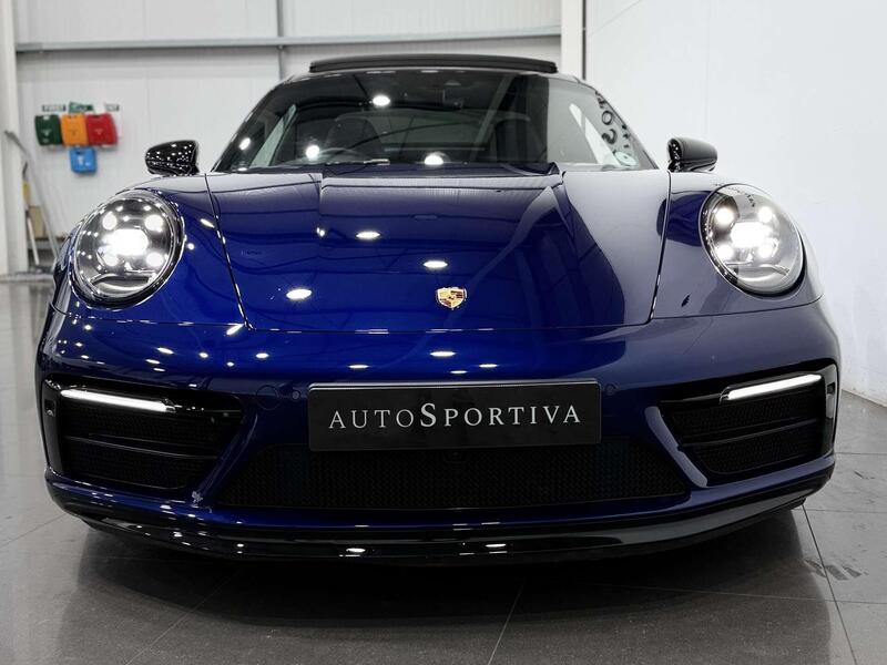 Porsche 911 view 6