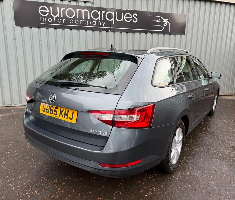 Skoda Superb view 4