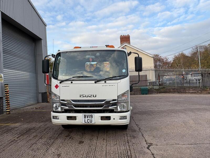 Isuzu N75-150 7.5T Hot Box (Twin)