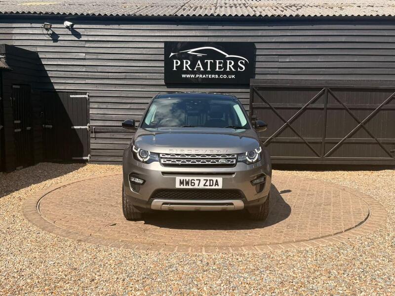 Land Rover Discovery Sport view 4