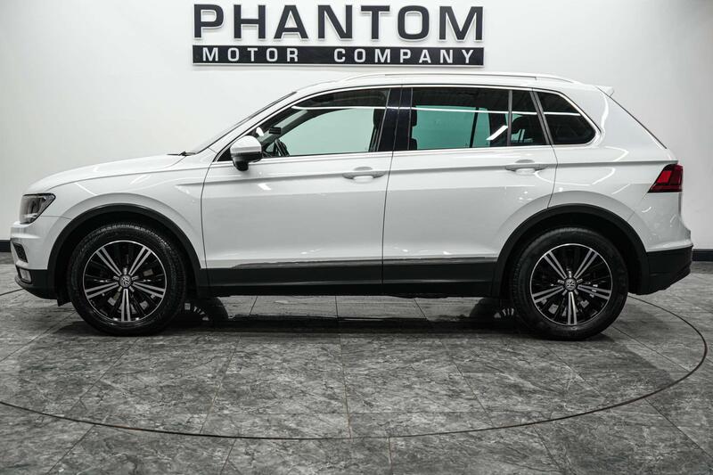 Volkswagen Tiguan view 3
