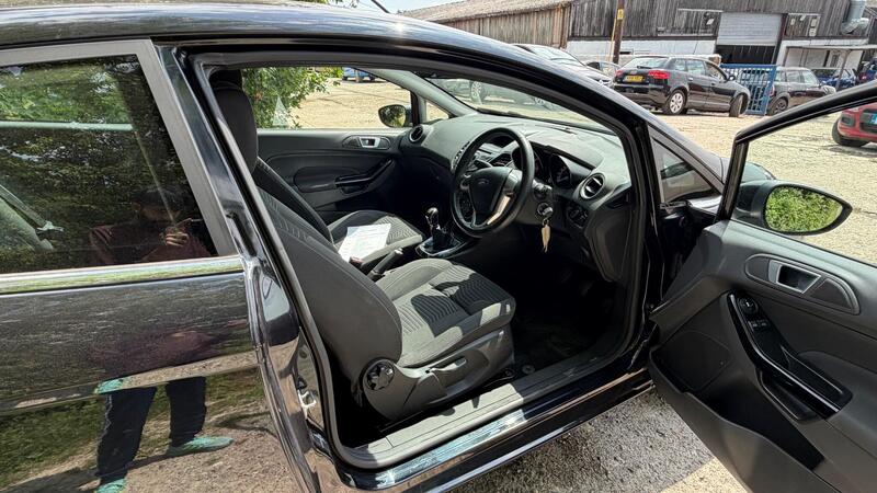 2014 Ford Fiesta — photo 12