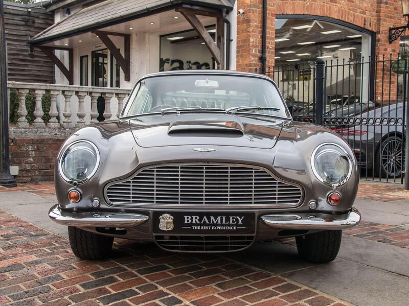 Aston Martin DB6 view 5