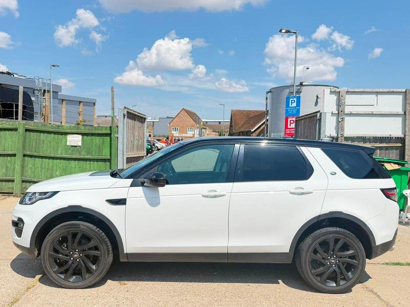Land Rover Discovery Sport view 6