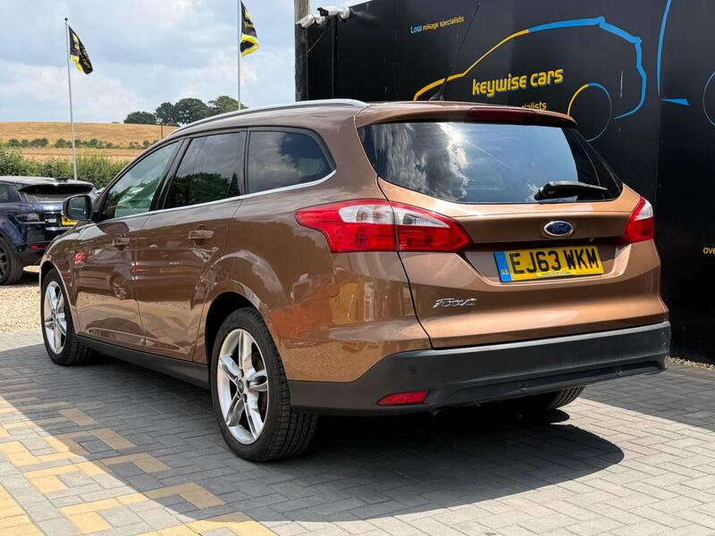 Ford Focus view 3