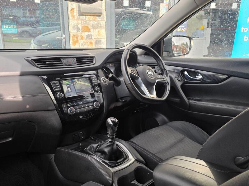 Nissan X-Trail view 3