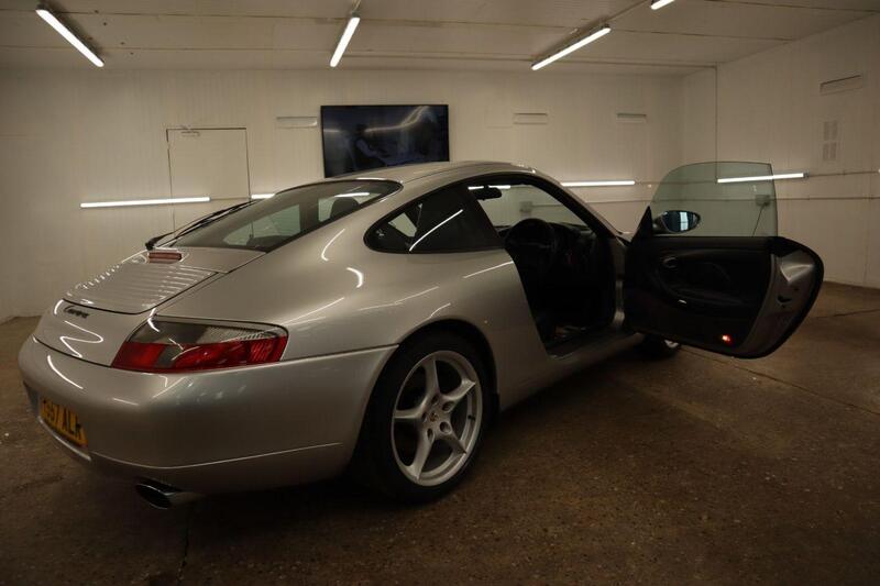 Porsche 911 view 30